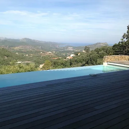 Villa Avec Piscine A Debordement Et Vue *
