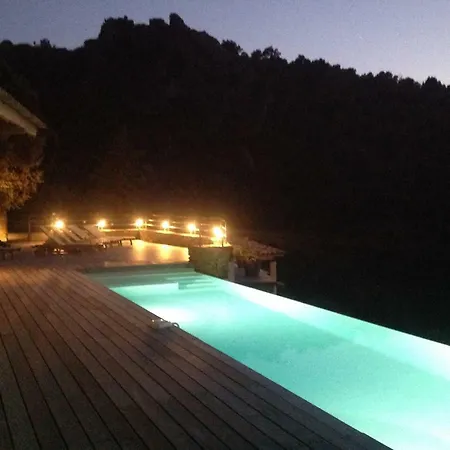 Avec Piscine A Debordement Et Vue *