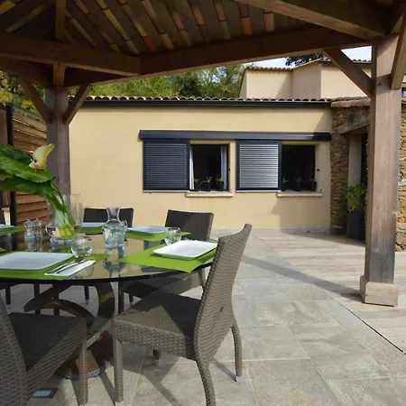 Villa Avec Piscine A Debordement Et Vue *