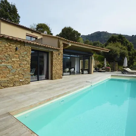 Avec Piscine A Debordement Et Vue *