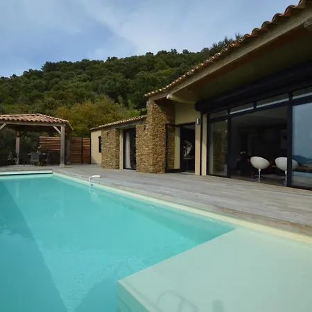 Villa Avec Piscine A Debordement Et Vue