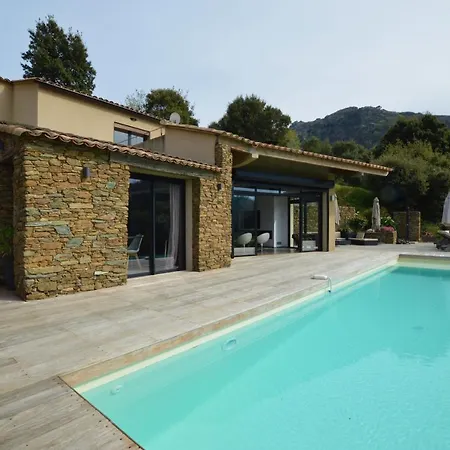 Villa Avec Piscine A Debordement Et Vue *