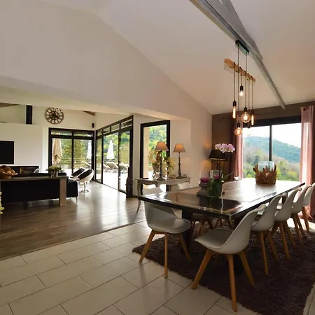 Villa Avec Piscine A Debordement Et Vue *