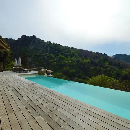 Avec Piscine A Debordement Et Vue *